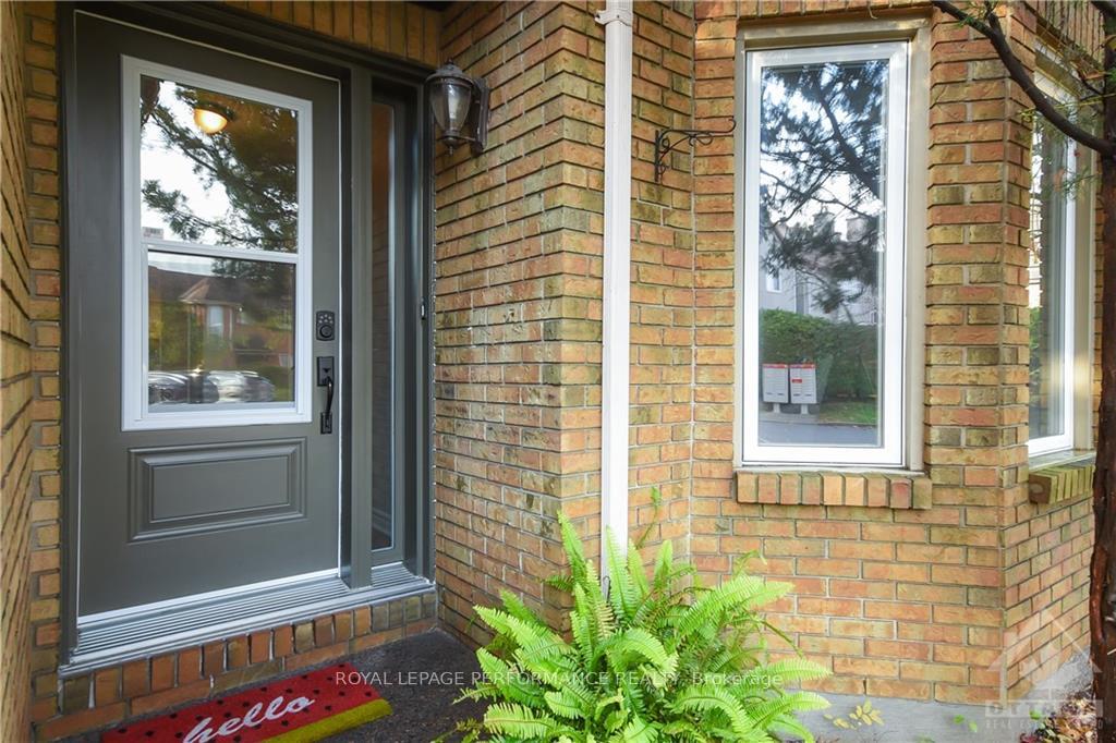 Photo 2 of 32 Buckingham Pvt, Ottawa, Hunt Club Woods — HOMEH