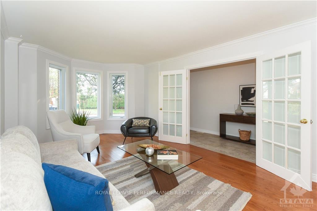 Photo 3 of 32 Buckingham Pvt, Ottawa, Hunt Club Woods — HOMEH