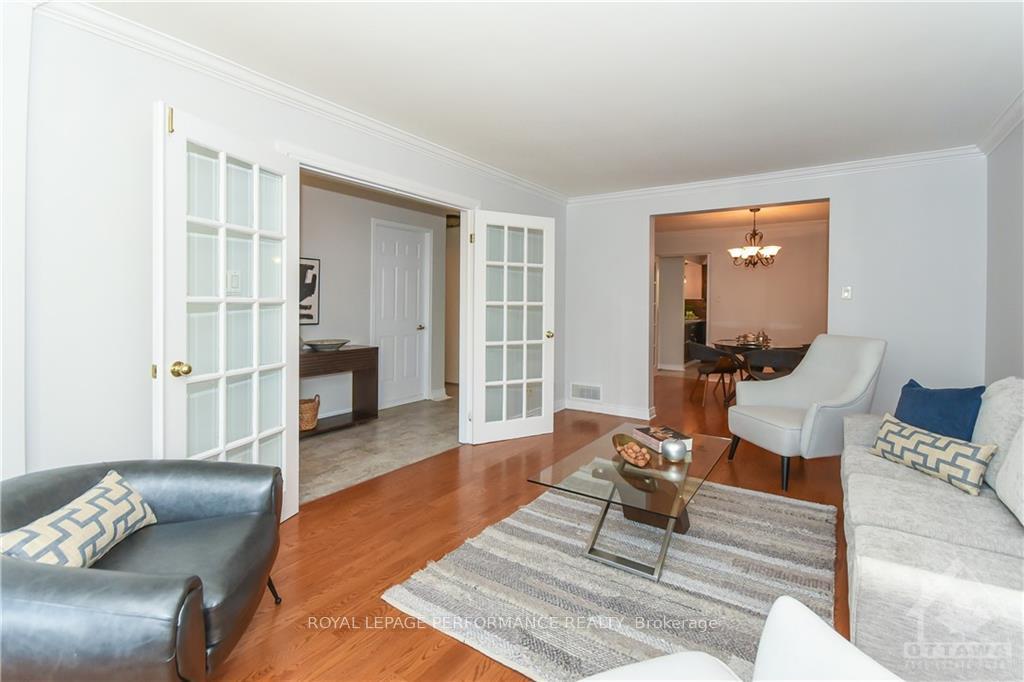 Photo 5 of 32 Buckingham Pvt, Ottawa, Hunt Club Woods — HOMEH
