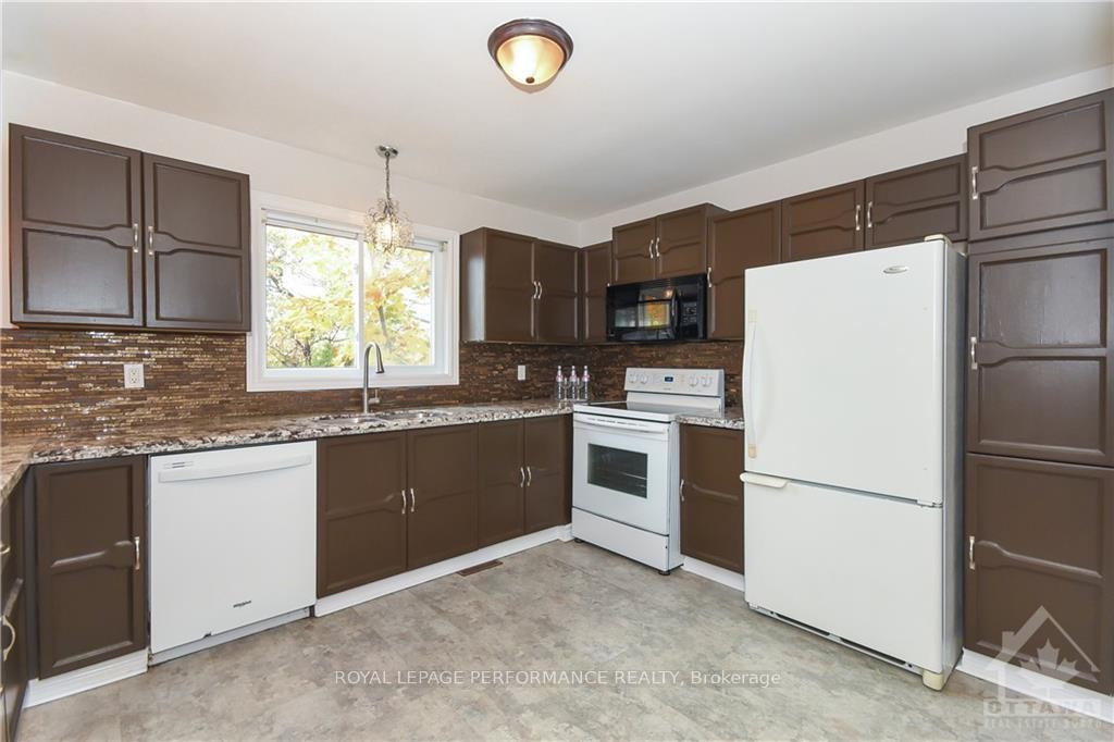 Photo 7 of 32 Buckingham Pvt, Ottawa, Hunt Club Woods — HOMEH