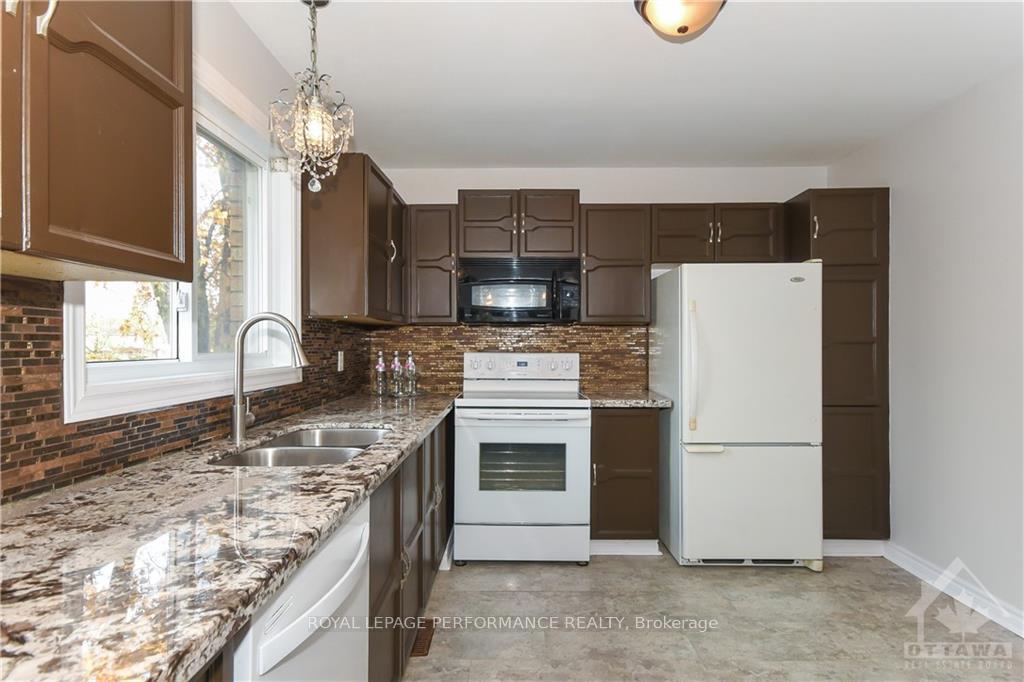 Photo 9 of 32 Buckingham Pvt, Ottawa, Hunt Club Woods — HOMEH