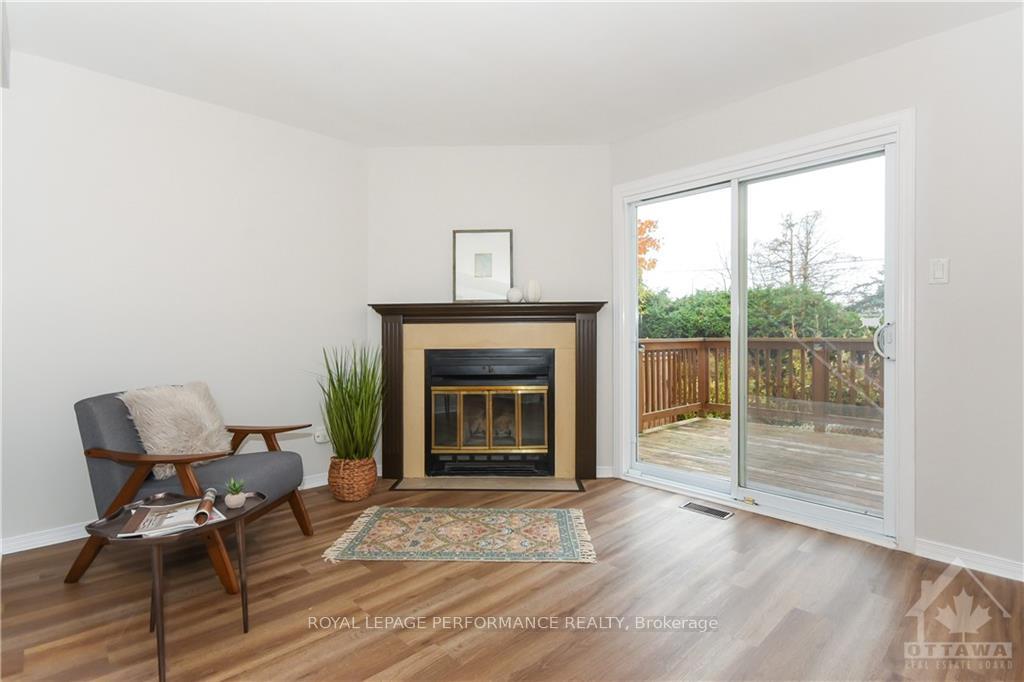 Photo 13 of 32 Buckingham Pvt, Ottawa, Hunt Club Woods — HOMEH