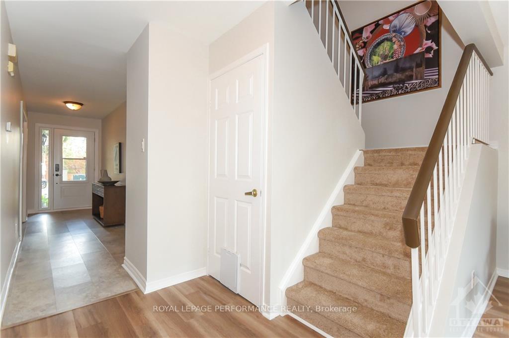 Photo 14 of 32 Buckingham Pvt, Ottawa, Hunt Club Woods — HOMEH