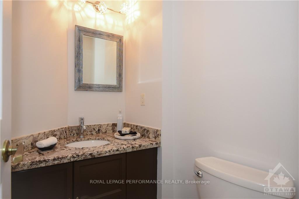 Photo 15 of 32 Buckingham Pvt, Ottawa, Hunt Club Woods — HOMEH