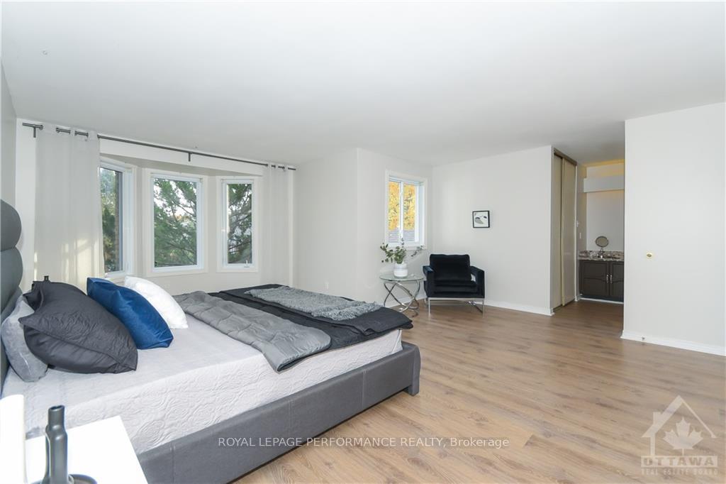 Photo 17 of 32 Buckingham Pvt, Ottawa, Hunt Club Woods — HOMEH