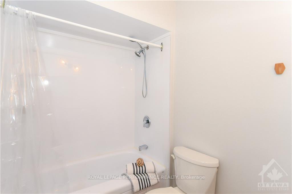 Photo 20 of 32 Buckingham Pvt, Ottawa, Hunt Club Woods — HOMEH