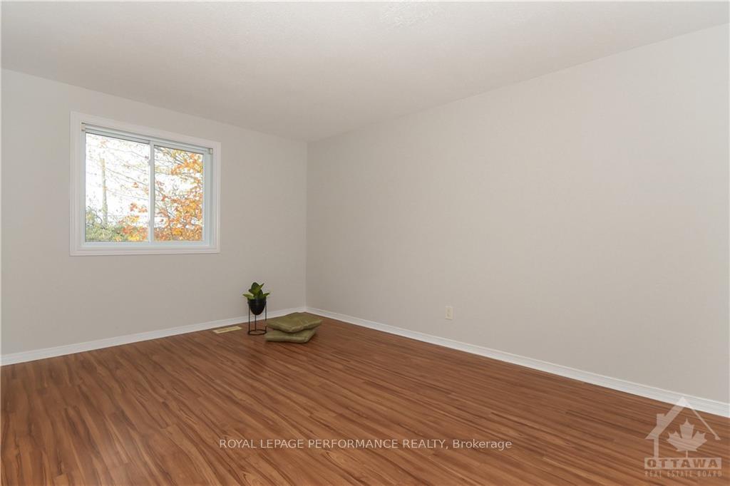 Photo 21 of 32 Buckingham Pvt, Ottawa, Hunt Club Woods — HOMEH