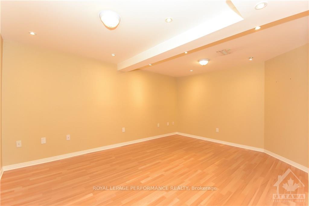 Photo 26 of 32 Buckingham Pvt, Ottawa, Hunt Club Woods — HOMEH
