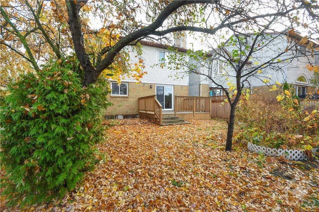Photo 29 of 32 Buckingham Pvt, Ottawa, Hunt Club Woods — HOMEH