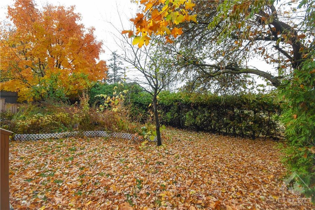 Photo 30 of 32 Buckingham Pvt, Ottawa, Hunt Club Woods — HOMEH