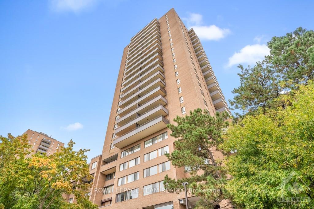 Front of Unit 631, 515 St Laurent Boulevard