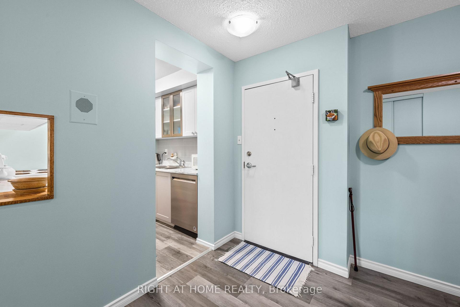 Photo 8 of Unit 106, 555 Brittany Drive, Ottawa, Viscount Alexander Park — HOMEH