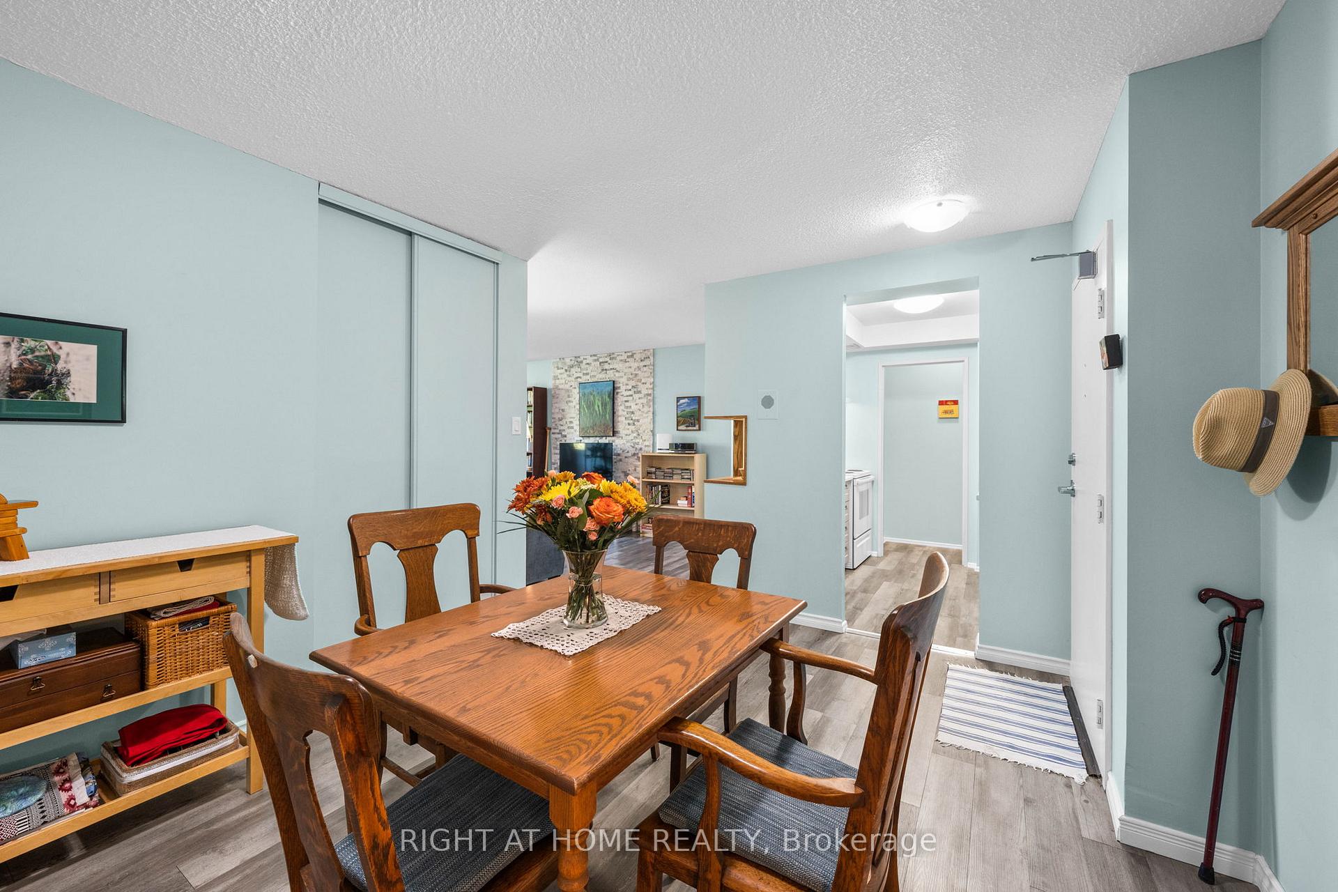 Photo 11 of Unit 106, 555 Brittany Drive, Ottawa, Viscount Alexander Park — HOMEH