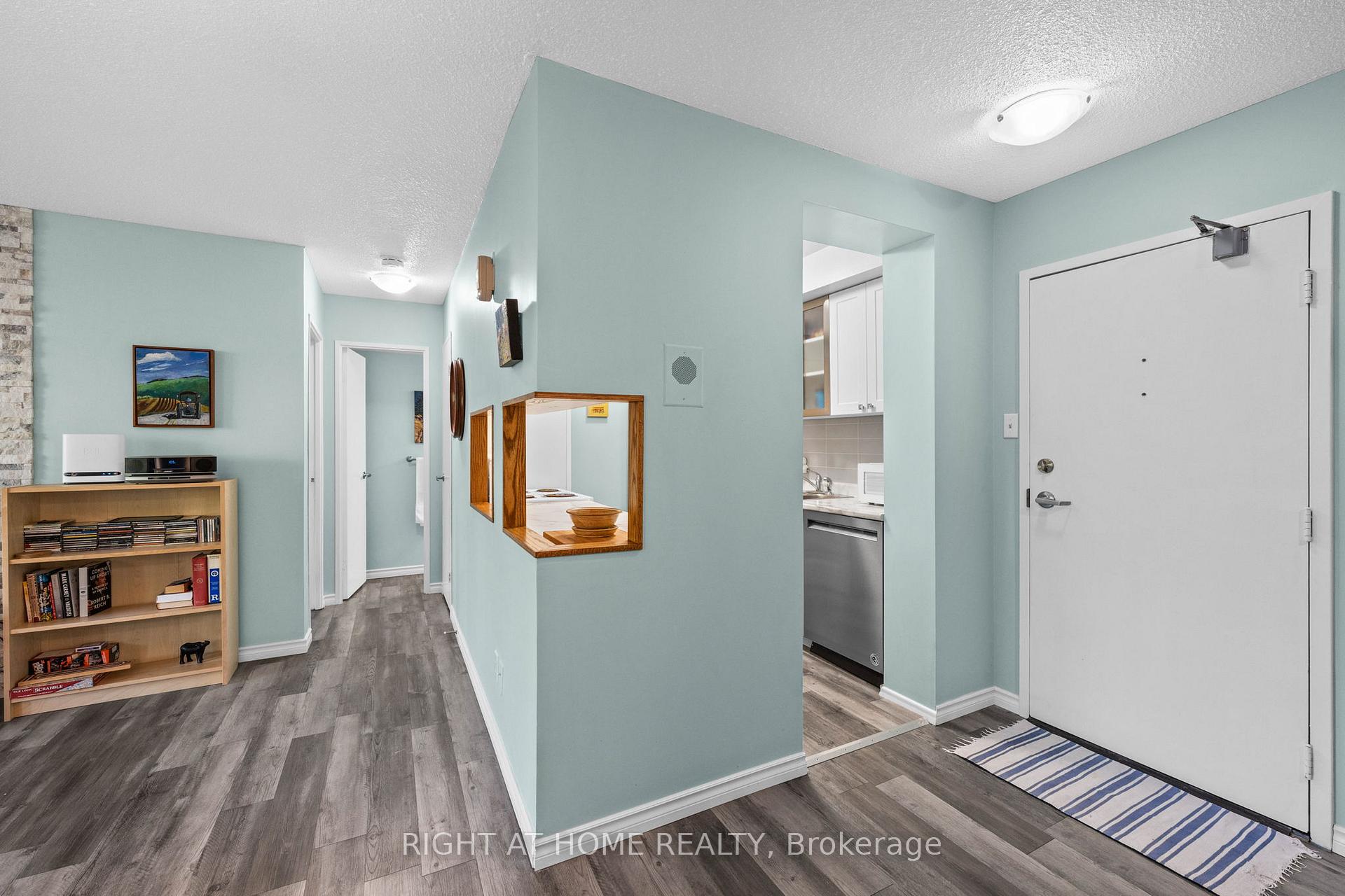 Photo 12 of Unit 106, 555 Brittany Drive, Ottawa, Viscount Alexander Park — HOMEH