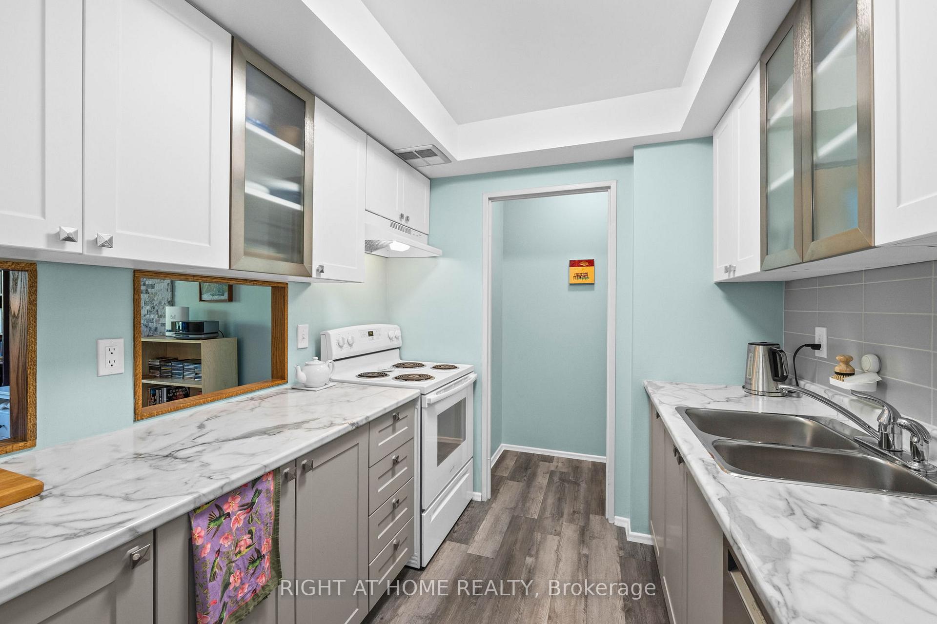 Photo 14 of Unit 106, 555 Brittany Drive, Ottawa, Viscount Alexander Park — HOMEH