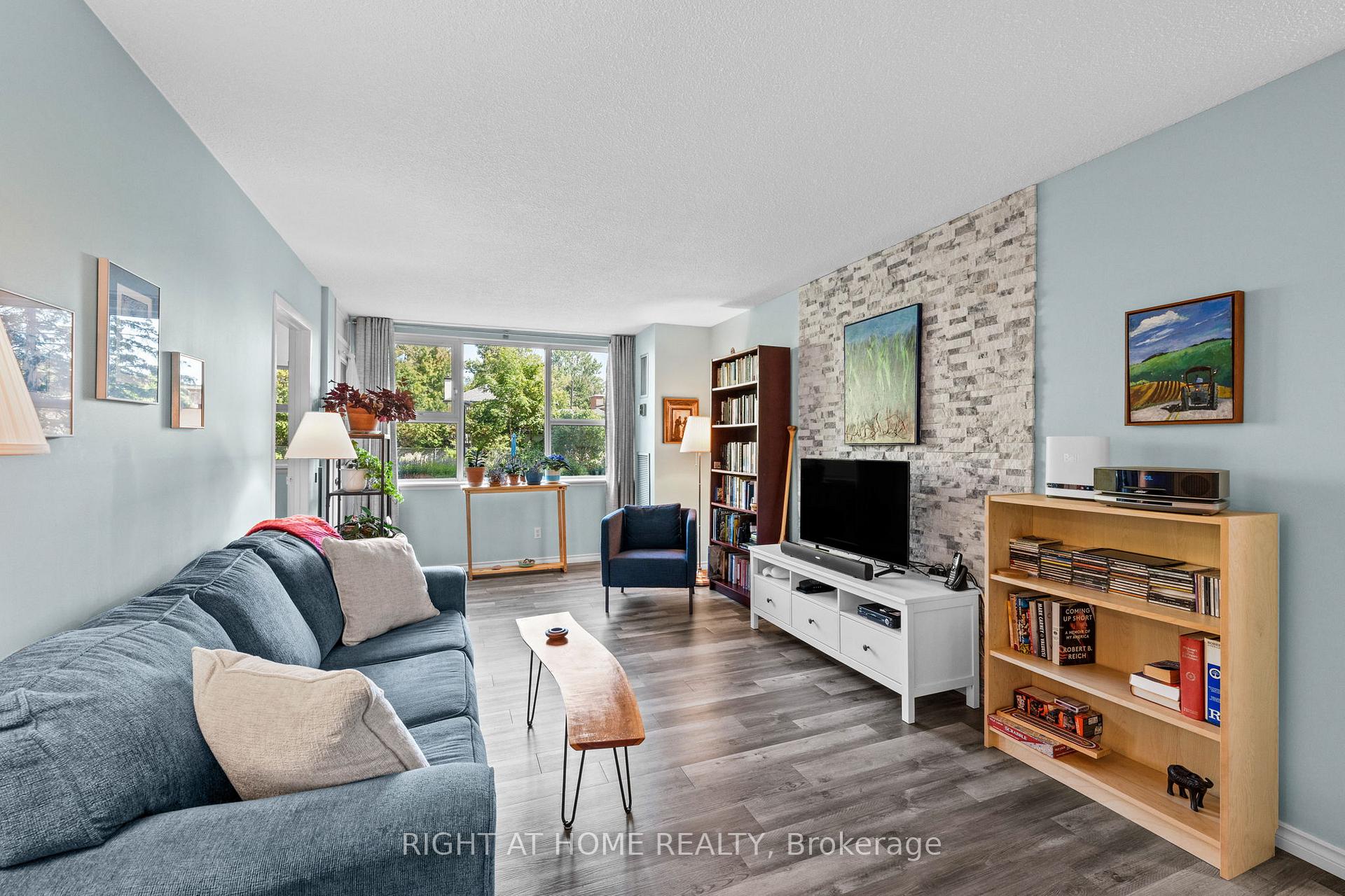Photo 16 of Unit 106, 555 Brittany Drive, Ottawa, Viscount Alexander Park — HOMEH