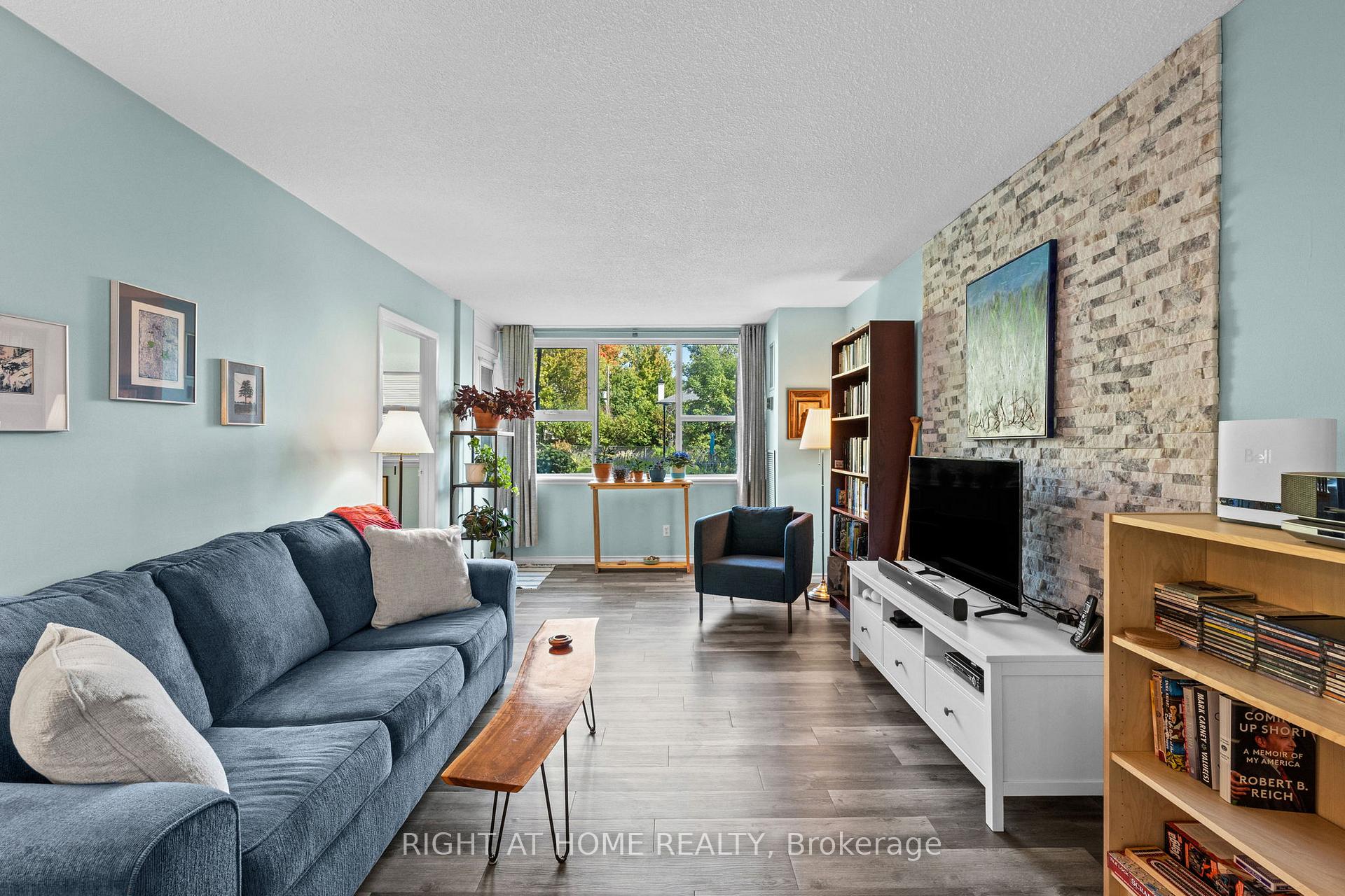 Photo 17 of Unit 106, 555 Brittany Drive, Ottawa, Viscount Alexander Park — HOMEH