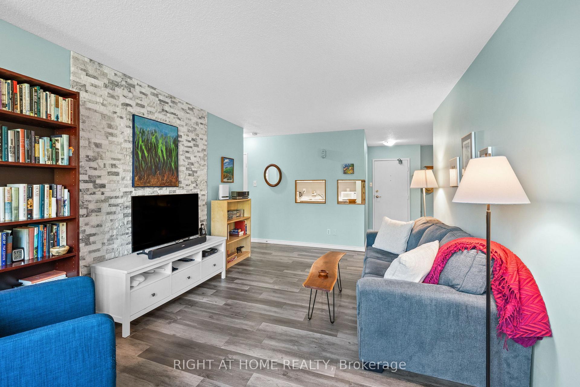 Photo 18 of Unit 106, 555 Brittany Drive, Ottawa, Viscount Alexander Park — HOMEH
