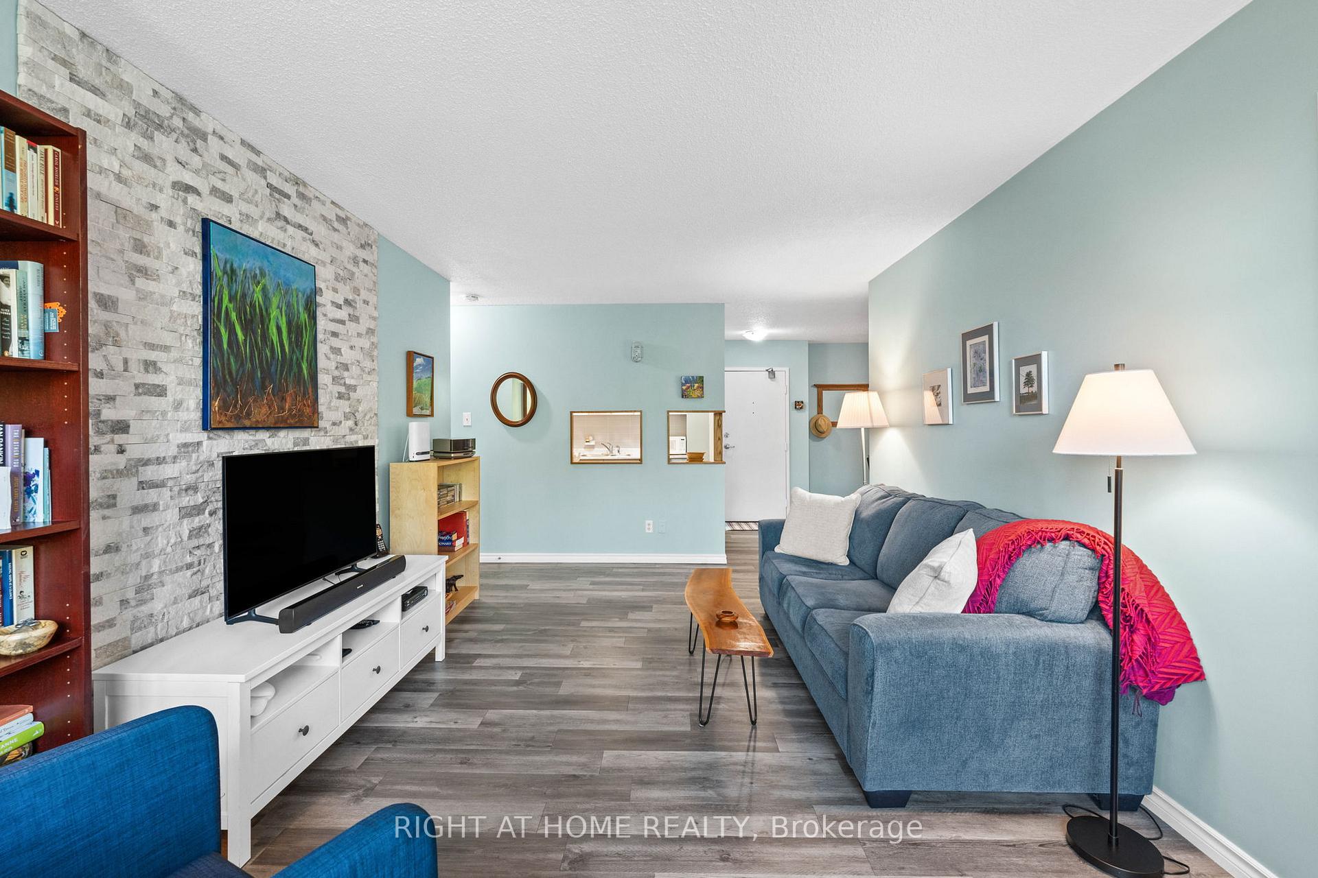 Photo 19 of Unit 106, 555 Brittany Drive, Ottawa, Viscount Alexander Park — HOMEH