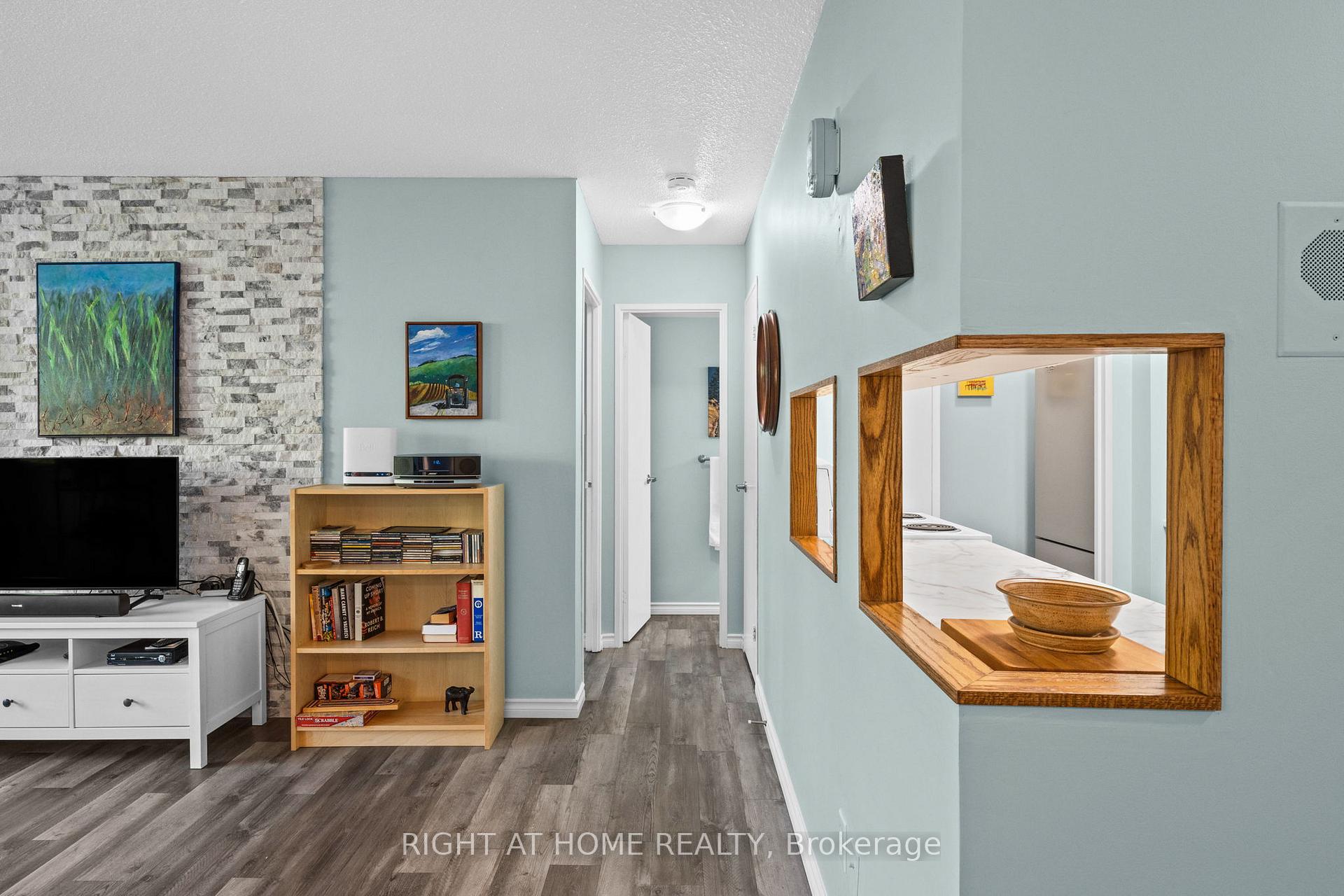 Photo 23 of Unit 106, 555 Brittany Drive, Ottawa, Viscount Alexander Park — HOMEH