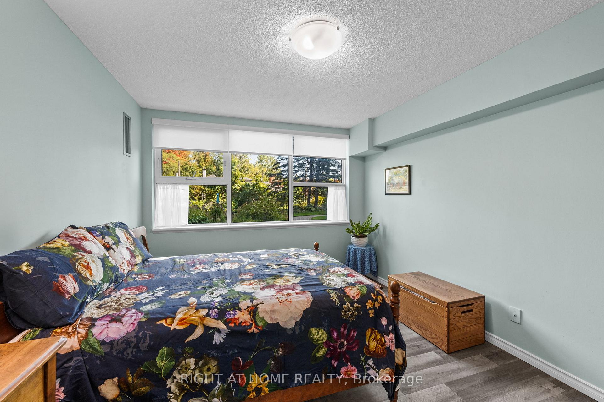 Photo 26 of Unit 106, 555 Brittany Drive, Ottawa, Viscount Alexander Park — HOMEH