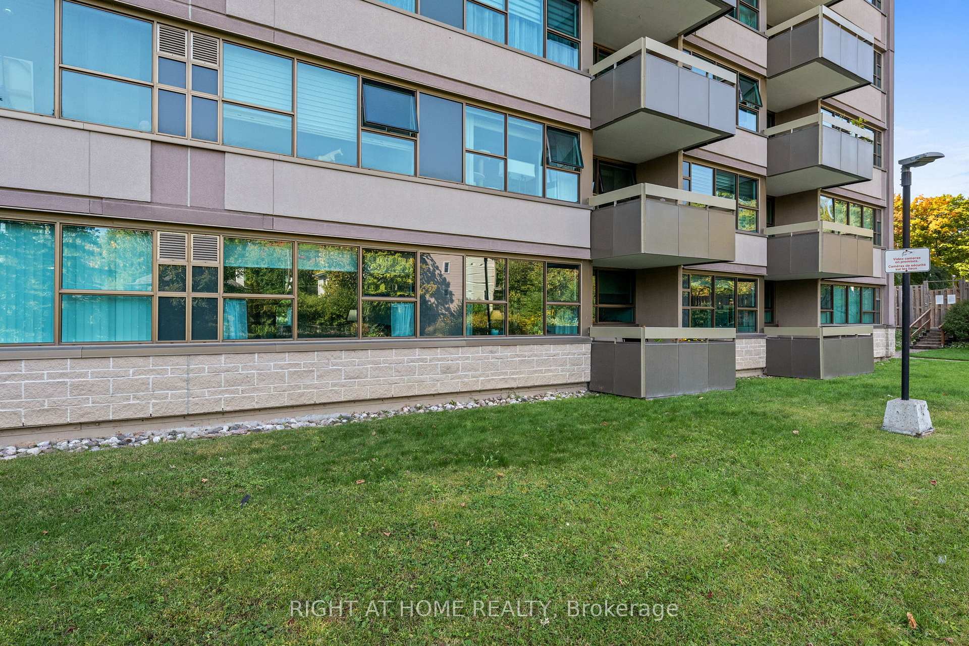 Photo 34 of Unit 106, 555 Brittany Drive, Ottawa, Viscount Alexander Park — HOMEH