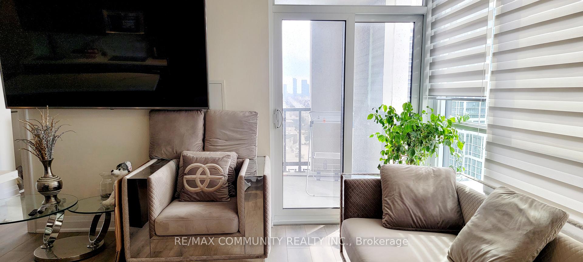 Photo 8 of Unit 1708, 9075 Jane Street, Vaughan, Concord — HOMEH