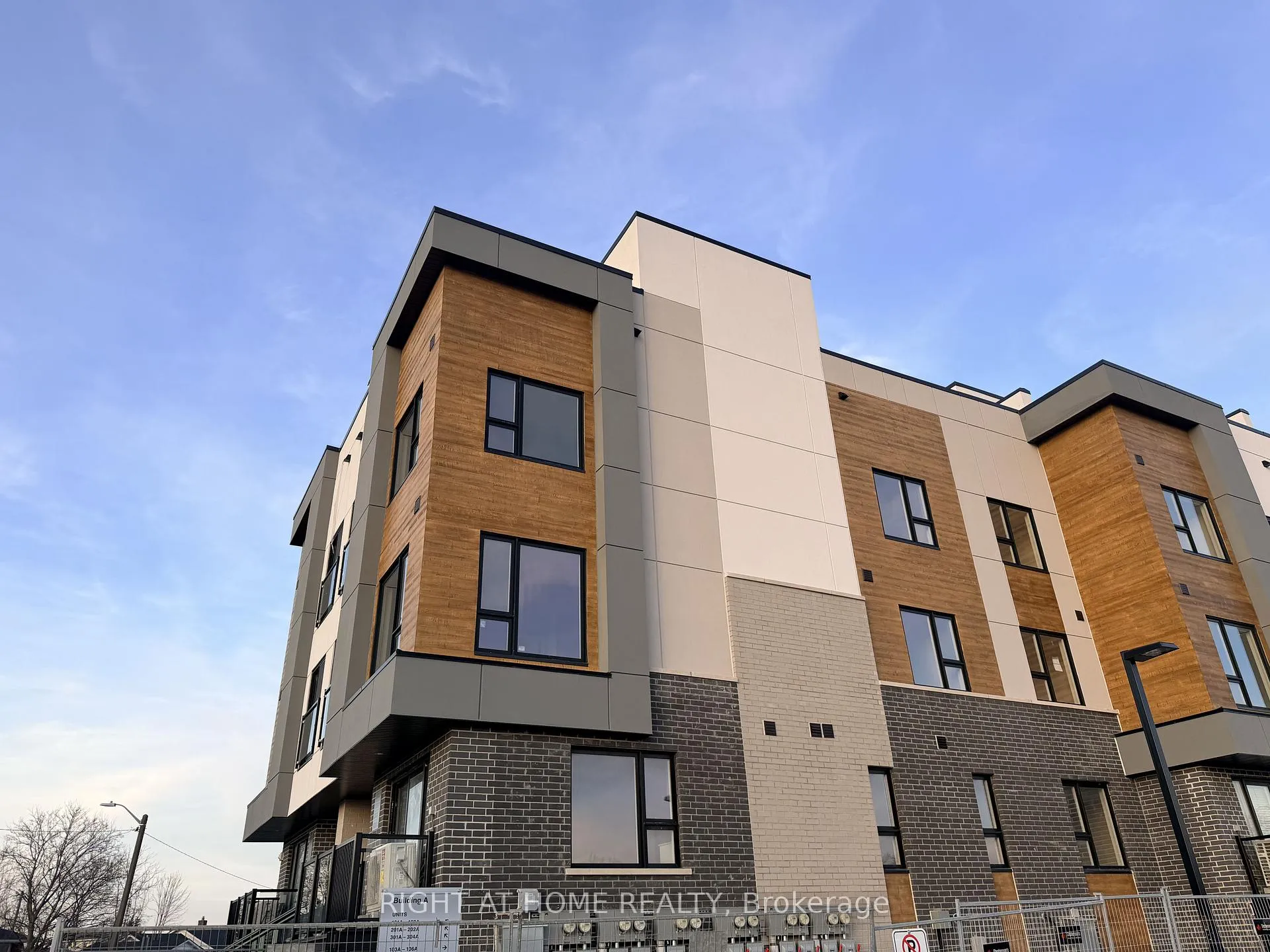Photo 3 of Unit 301A, 16 Melbourne Avenue, St. Catharines, E. Chester — HOMEH