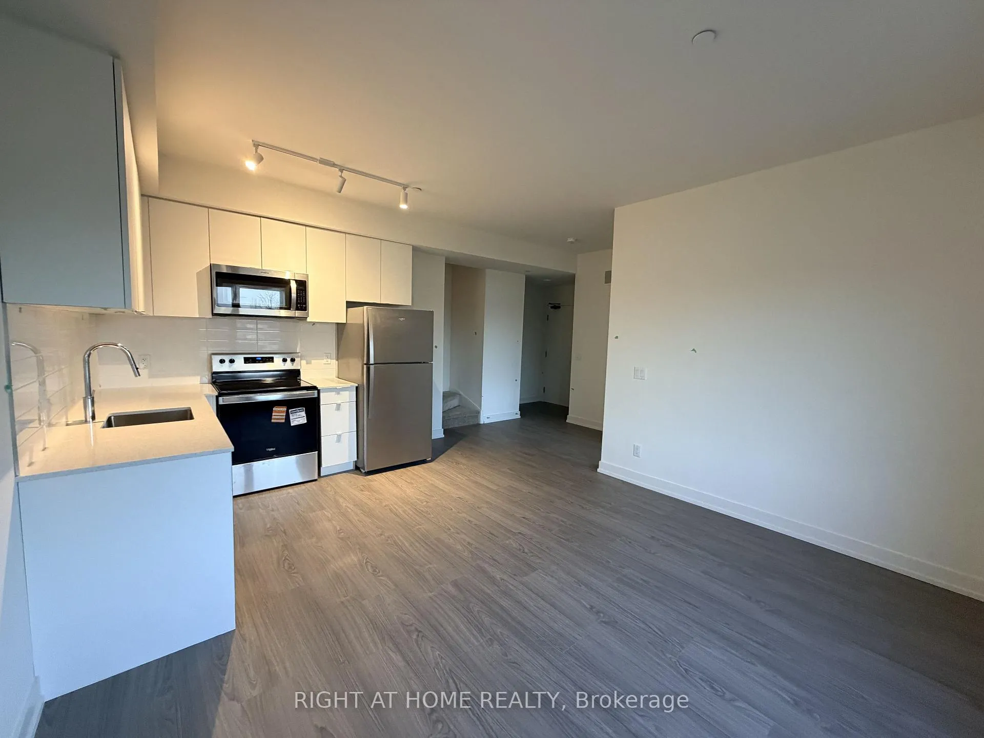 Photo 6 of Unit 301A, 16 Melbourne Avenue, St. Catharines, E. Chester — HOMEH