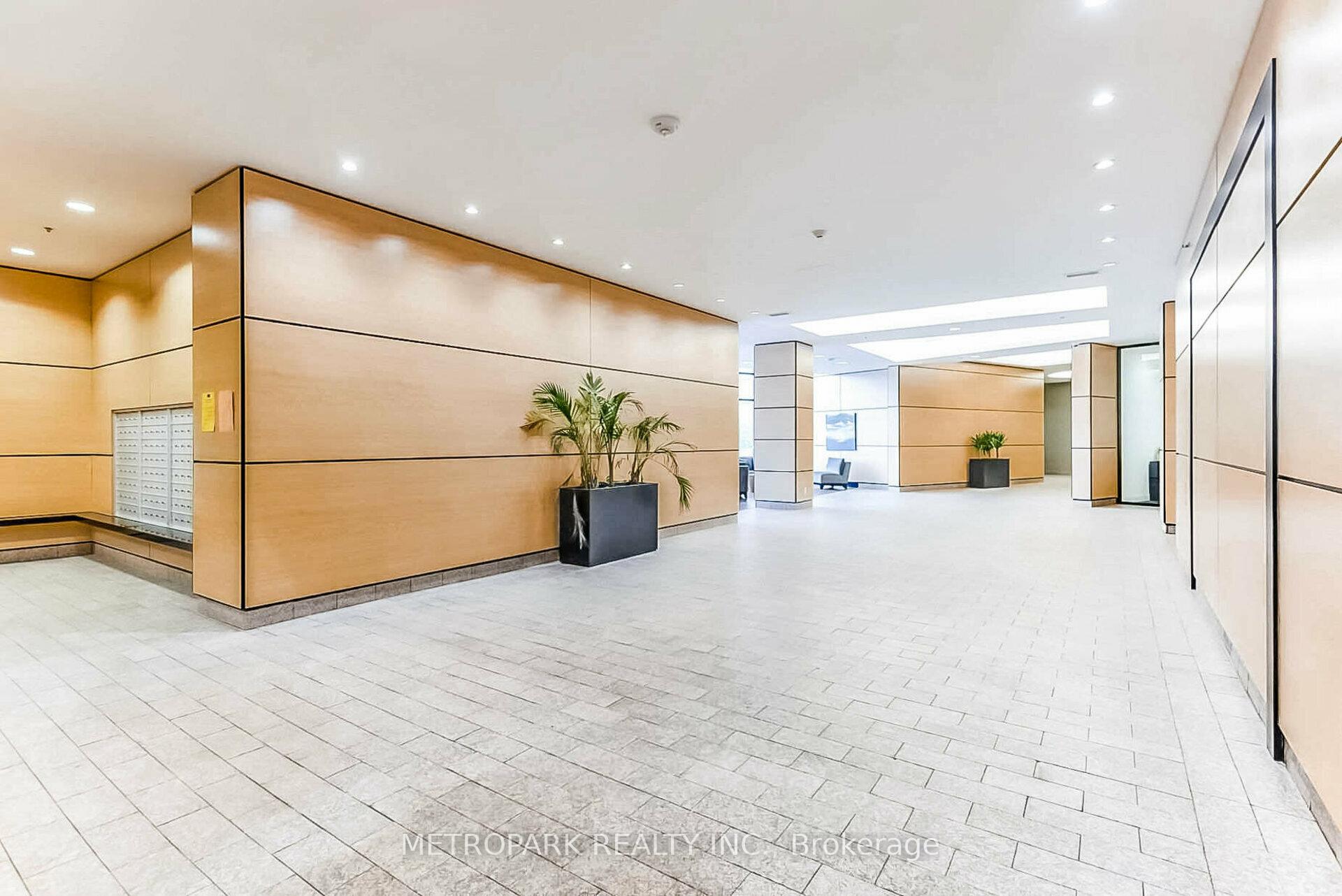 Photo 4 of Unit 1809, 2910 Highway 7 Road, Vaughan, Concord — HOMEH