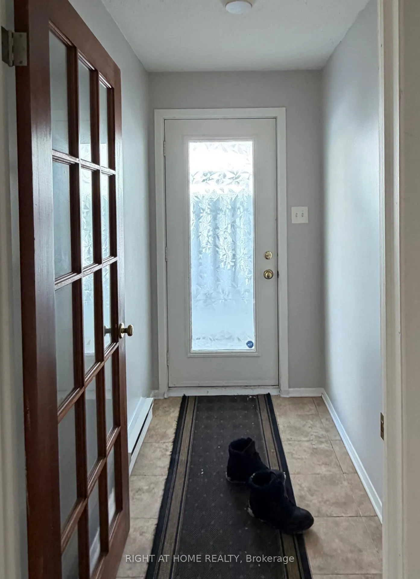 Photo 2 of Unit E, 1033 Cummings Avenue E, Ottawa, Cyrville — HOMEH