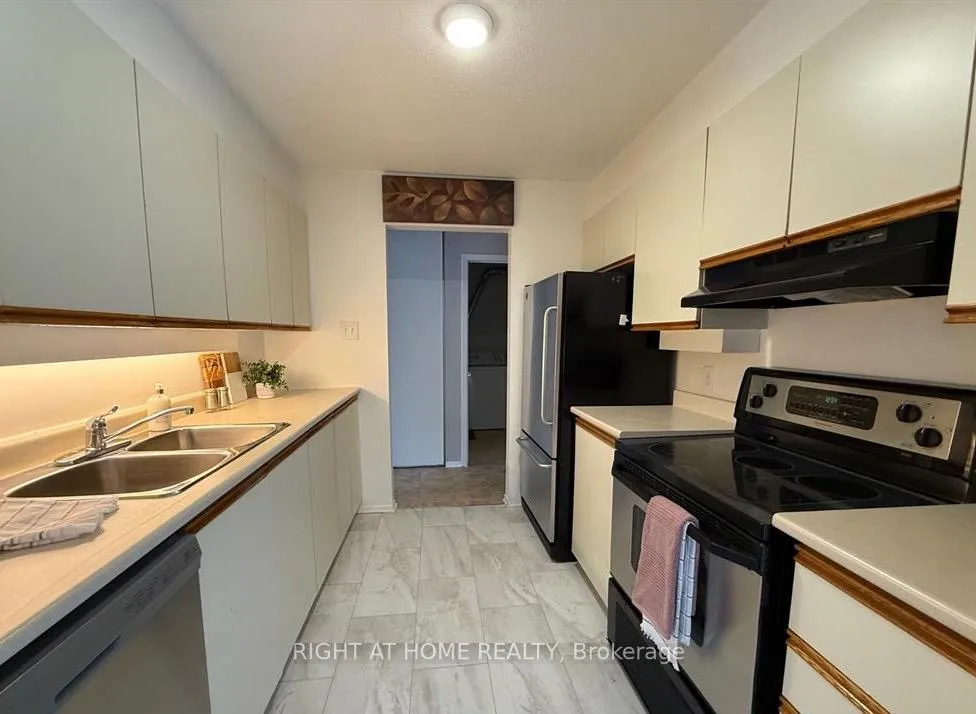 Photo 3 of Unit E, 1033 Cummings Avenue E, Ottawa, Cyrville — HOMEH