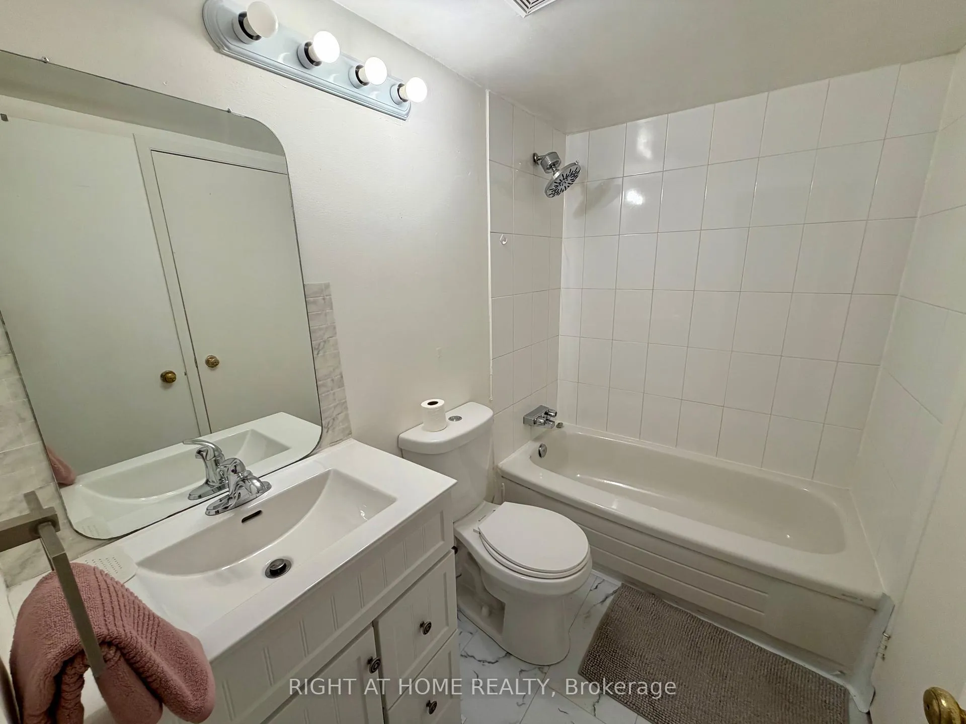 Photo 8 of Unit E, 1033 Cummings Avenue E, Ottawa, Cyrville — HOMEH