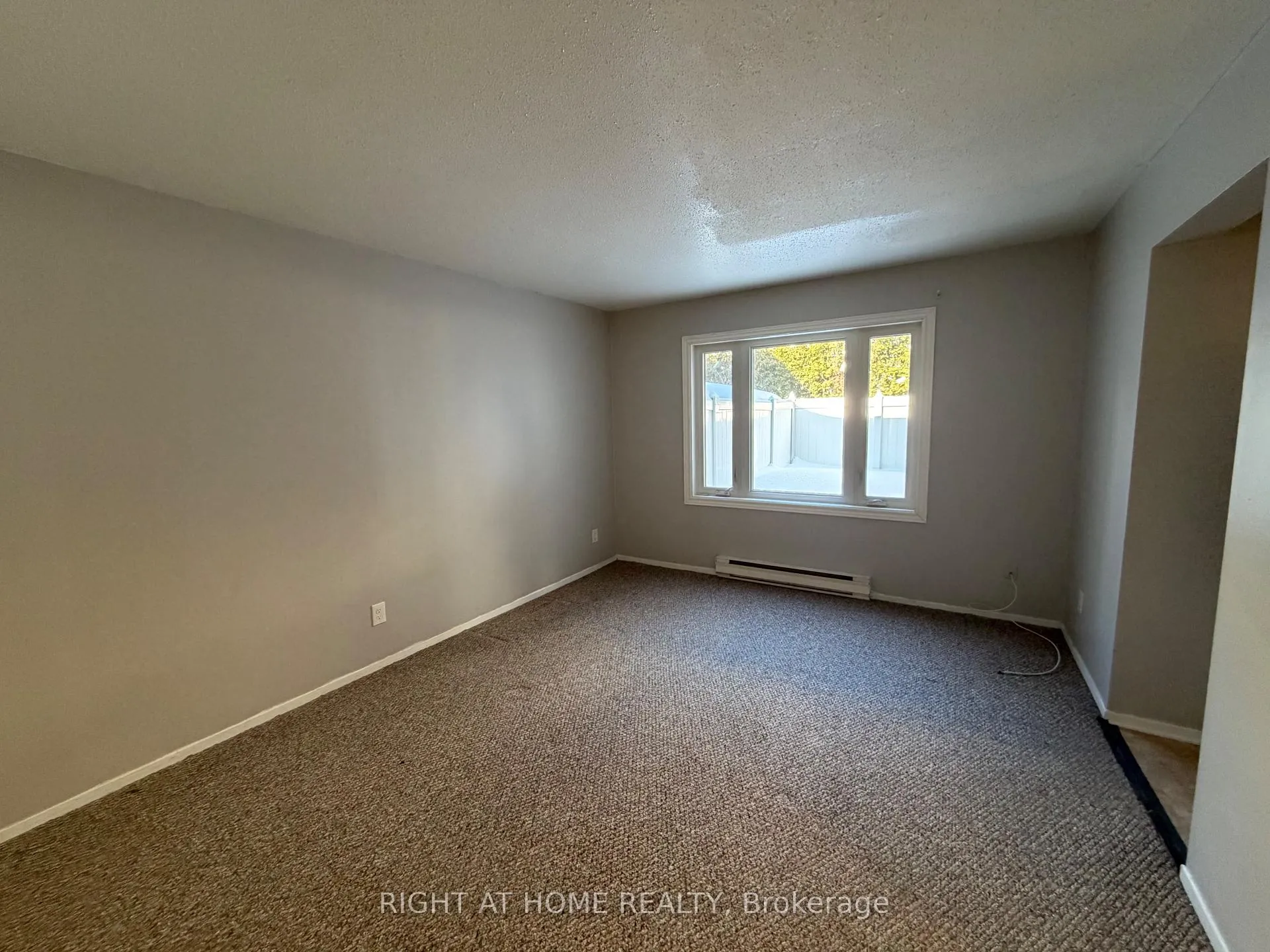 Photo 9 of Unit E, 1033 Cummings Avenue E, Ottawa, Cyrville — HOMEH