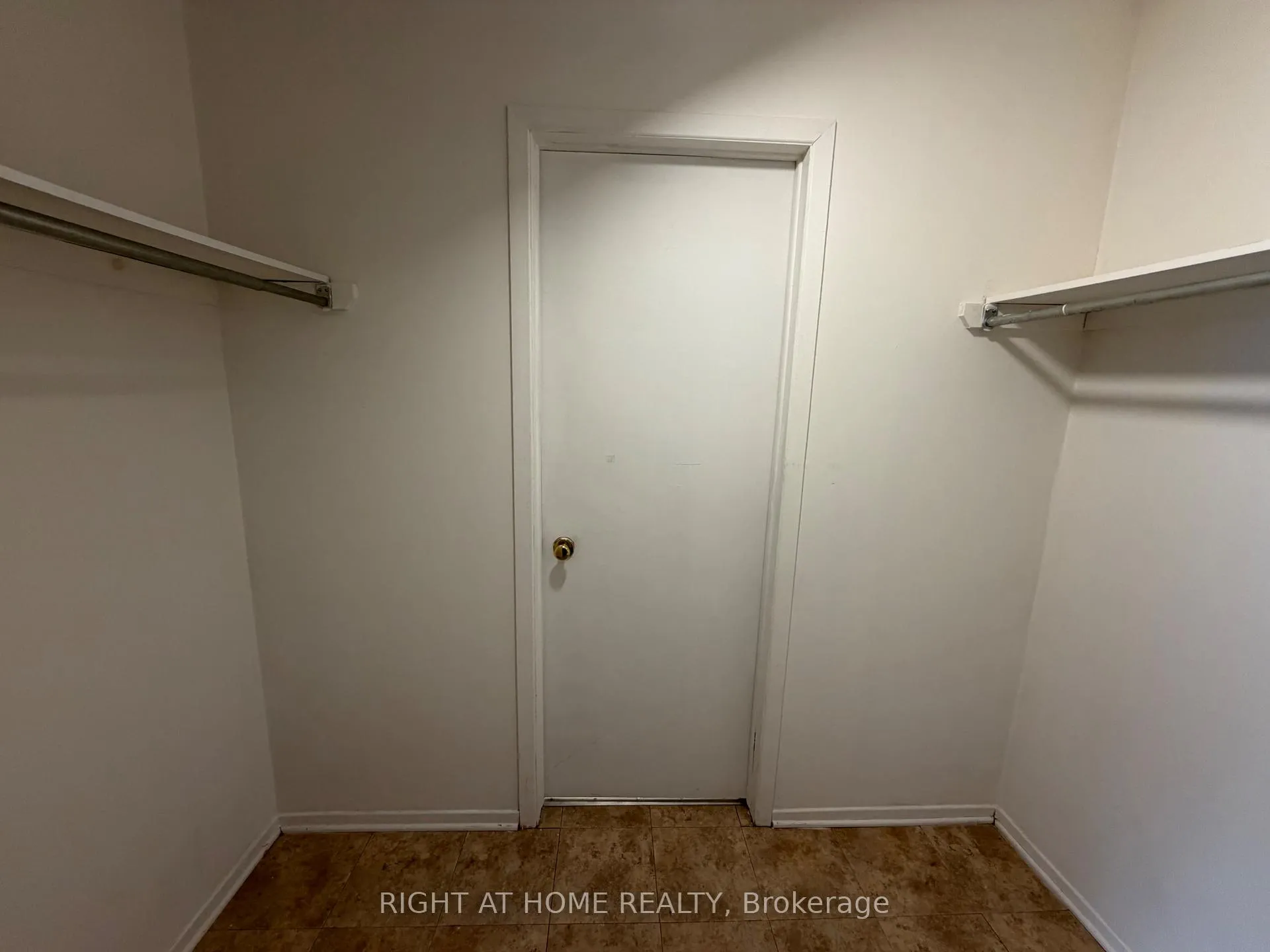 Photo 11 of Unit E, 1033 Cummings Avenue E, Ottawa, Cyrville — HOMEH