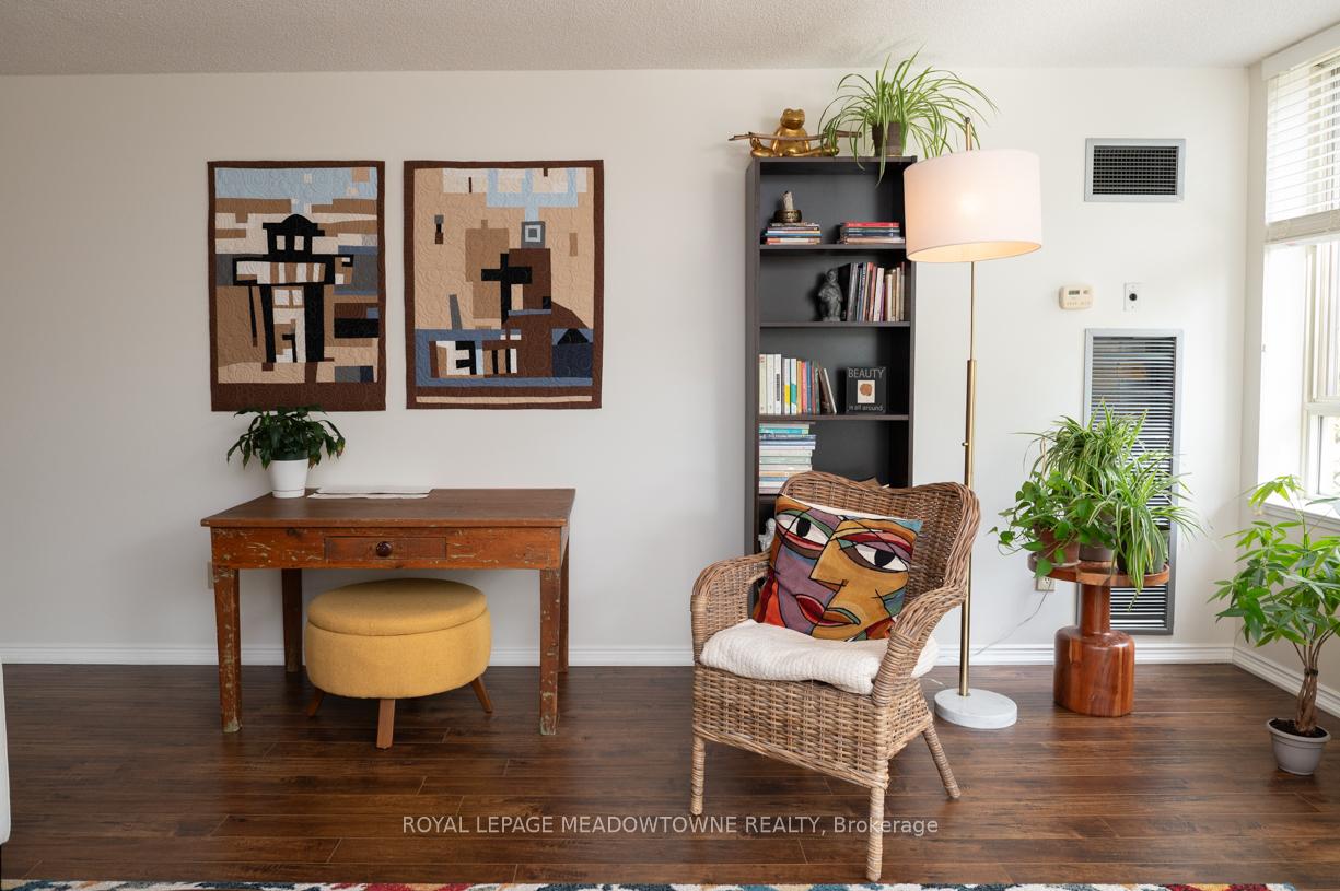 Photo 8 of Unit 201, 14924 Yonge Street, Aurora, Aurora Highlands — HOMEH