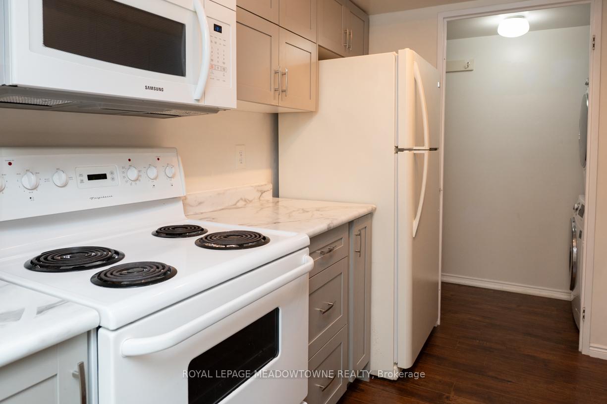 Photo 14 of Unit 201, 14924 Yonge Street, Aurora, Aurora Highlands — HOMEH