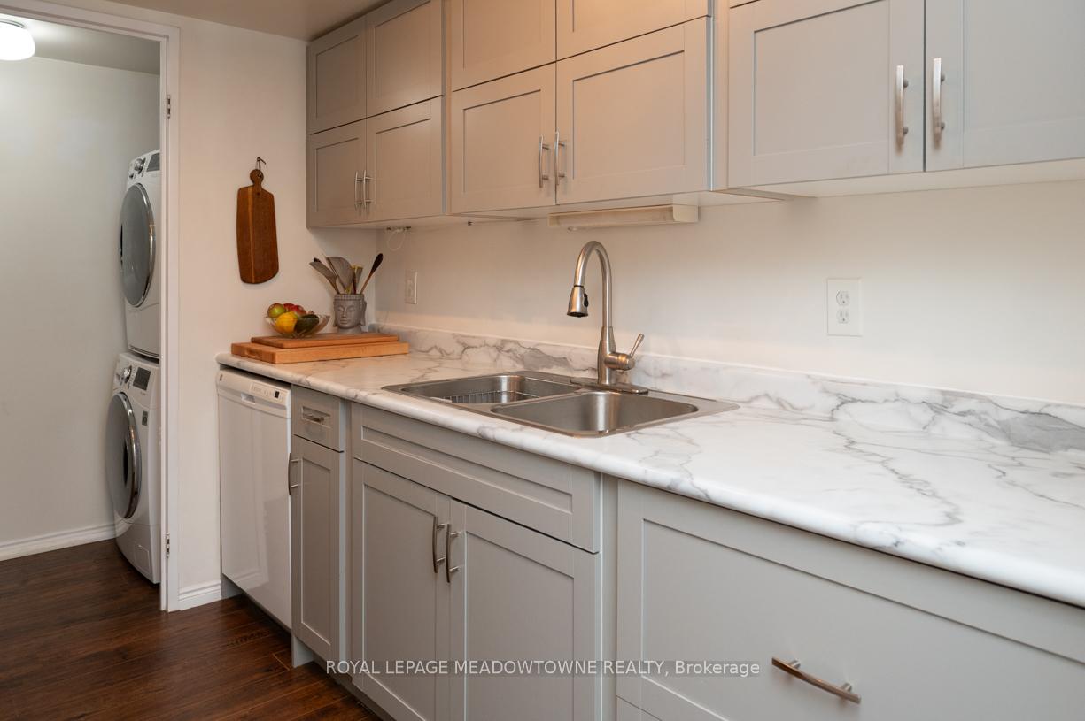 Photo 15 of Unit 201, 14924 Yonge Street, Aurora, Aurora Highlands — HOMEH