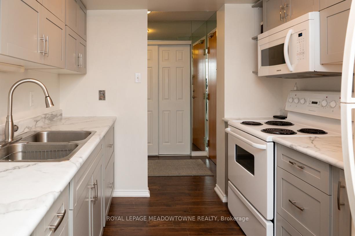 Photo 17 of Unit 201, 14924 Yonge Street, Aurora, Aurora Highlands — HOMEH