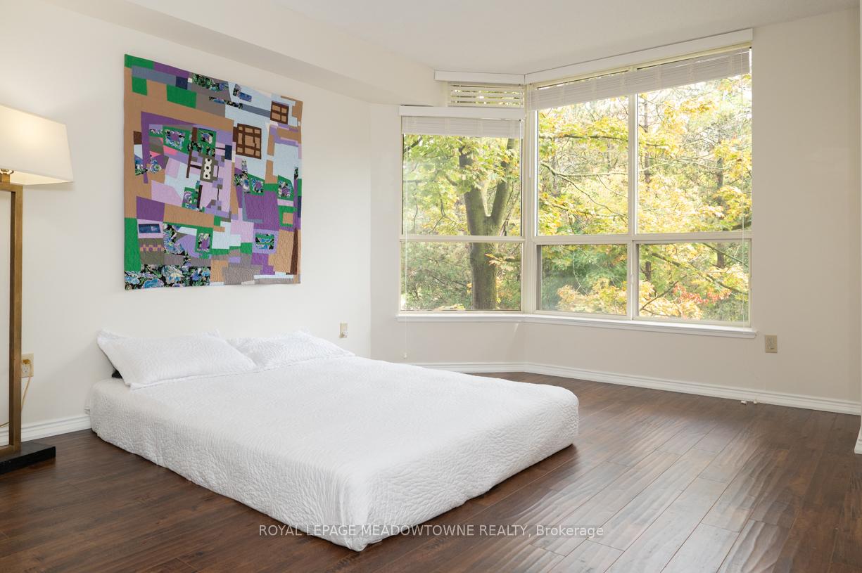 Photo 18 of Unit 201, 14924 Yonge Street, Aurora, Aurora Highlands — HOMEH