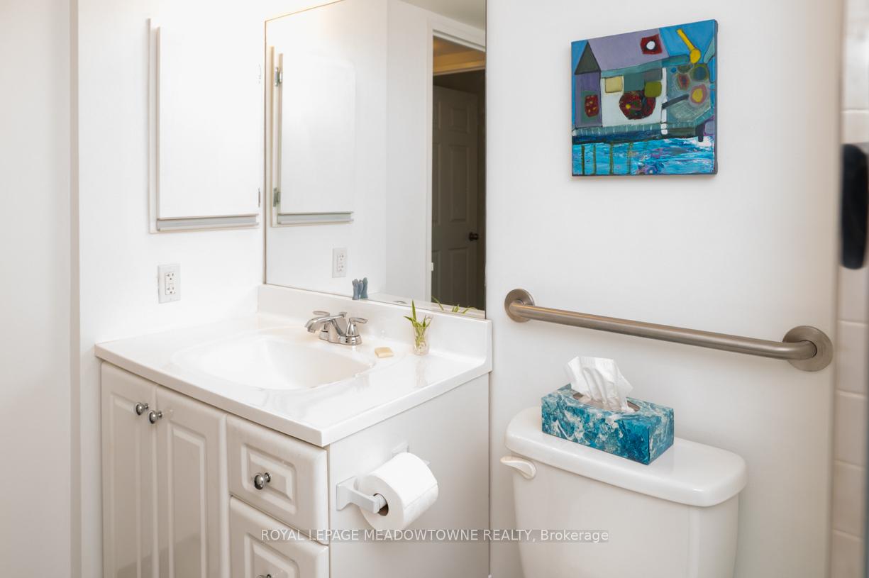 Photo 21 of Unit 201, 14924 Yonge Street, Aurora, Aurora Highlands — HOMEH