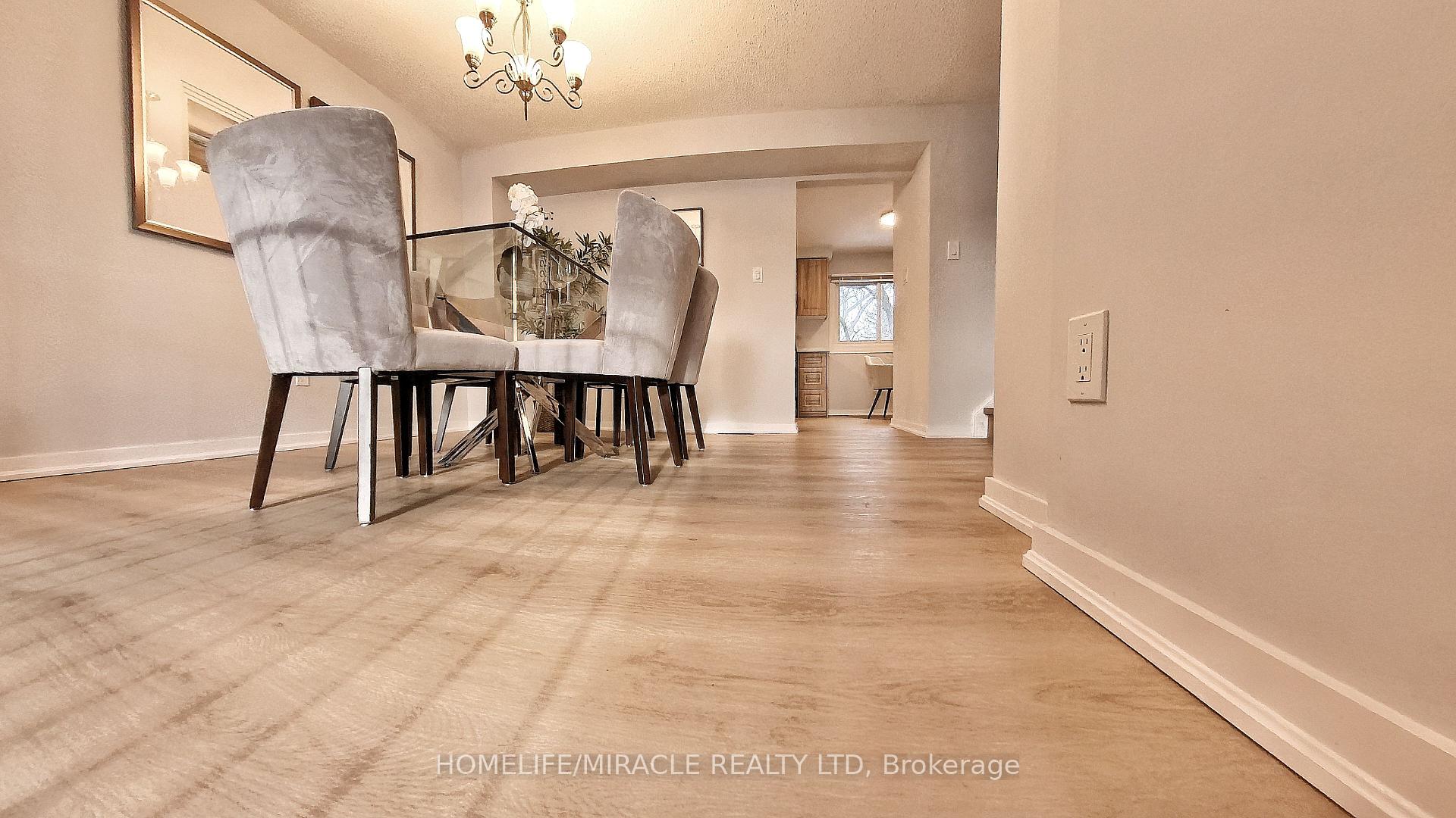Photo 7 of 16 Thatchers Mill Way, Markham, Bullock — HOMEH