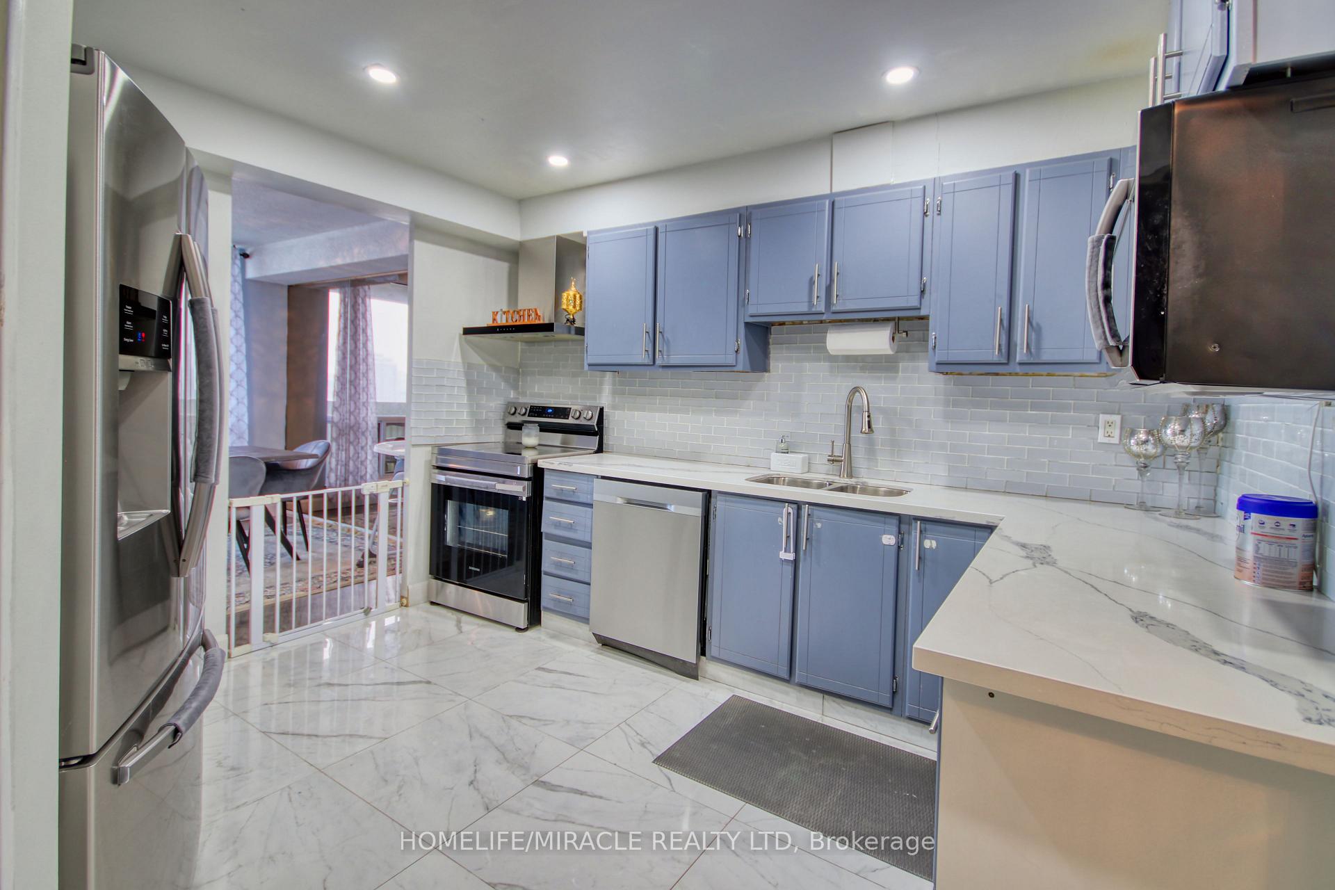 Photo 2 of Unit Ph-2, 150 Neptune Drive, Toronto, Bedford Park-Nortown — HOMEH