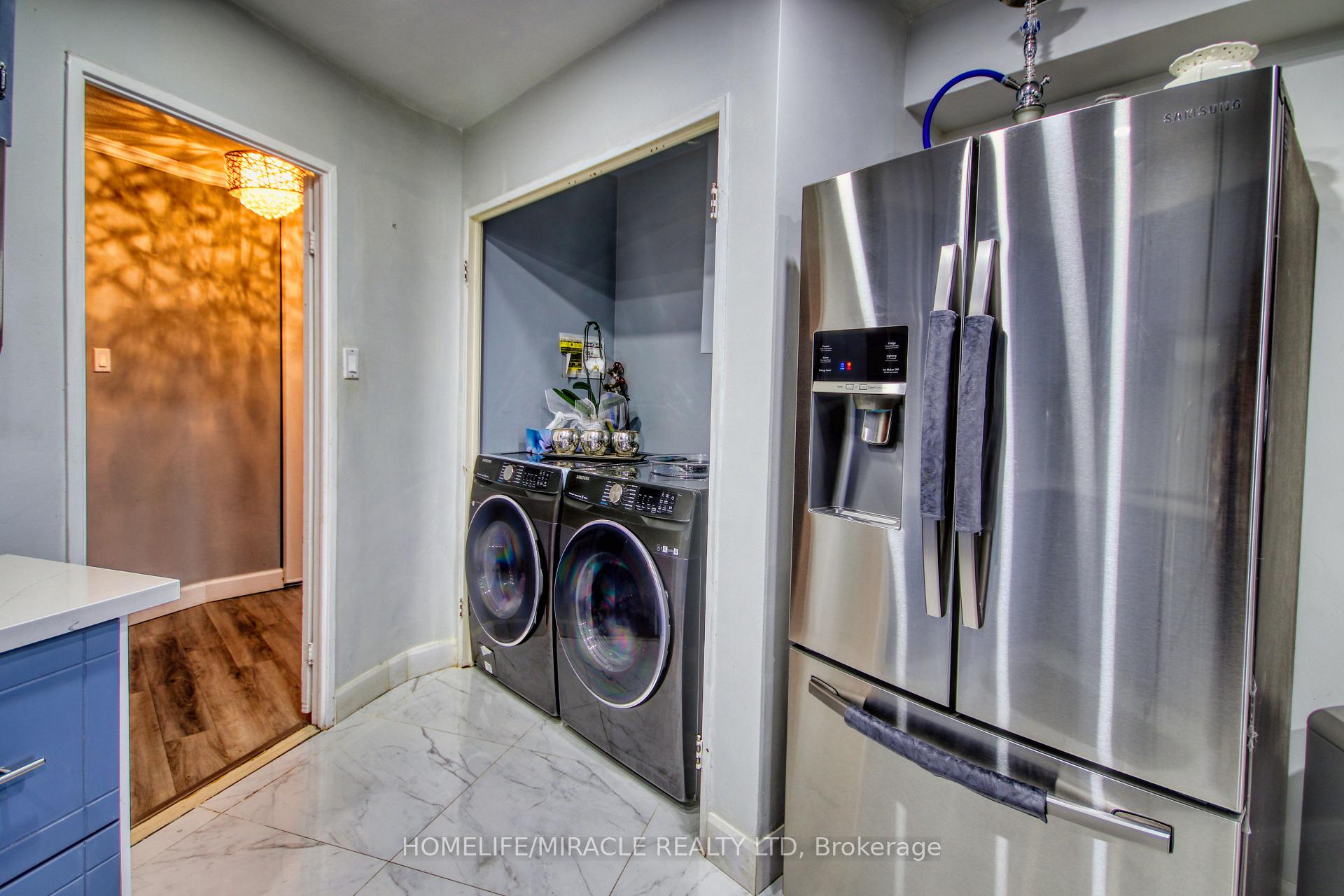 Photo 3 of Unit Ph-2, 150 Neptune Drive, Toronto, Bedford Park-Nortown — HOMEH
