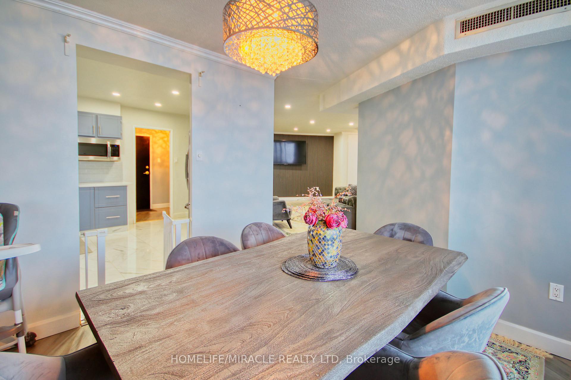 Photo 5 of Unit Ph-2, 150 Neptune Drive, Toronto, Bedford Park-Nortown — HOMEH