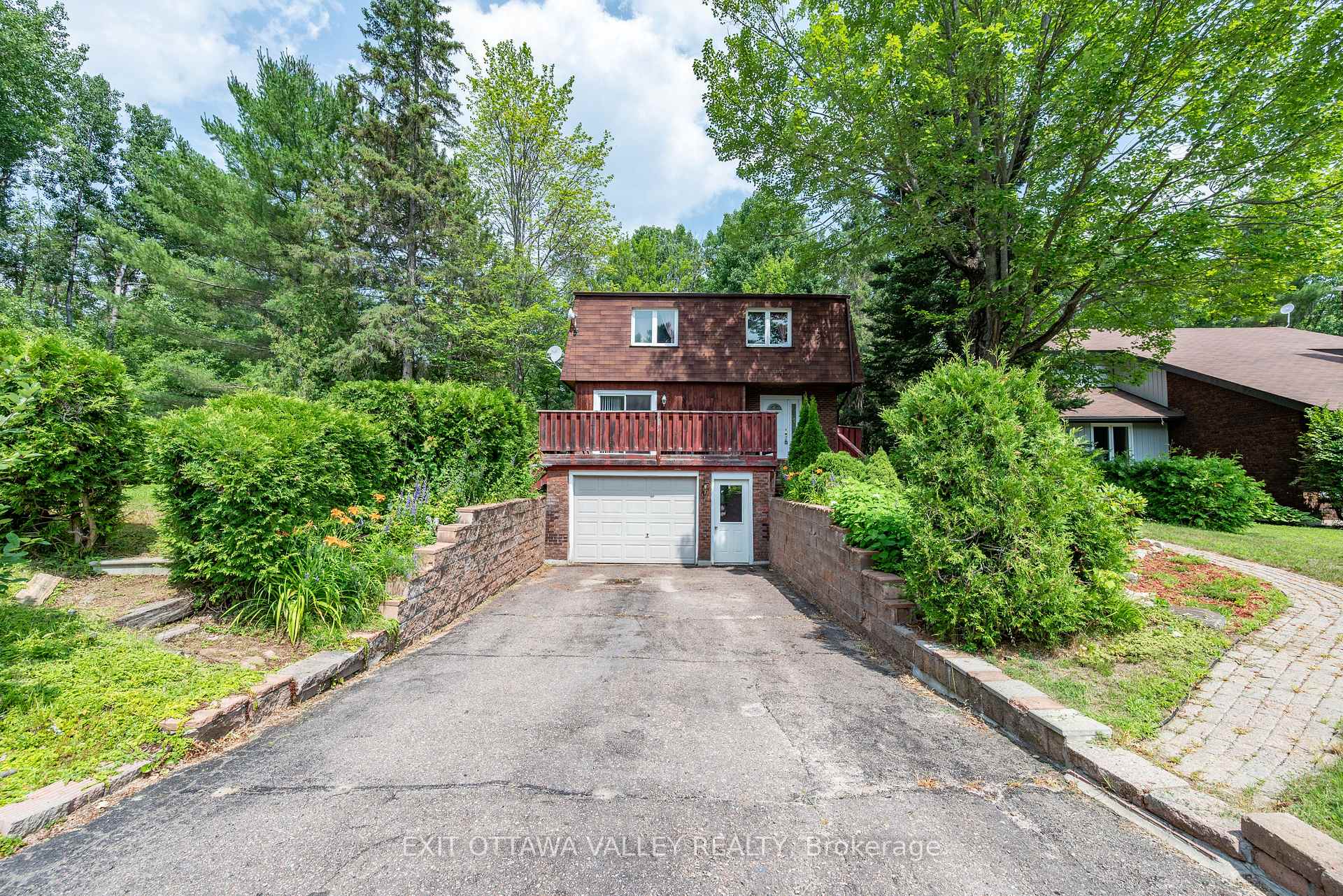 Photo 1 of 136 Frontenac Crescent, Deep River — HOMEH