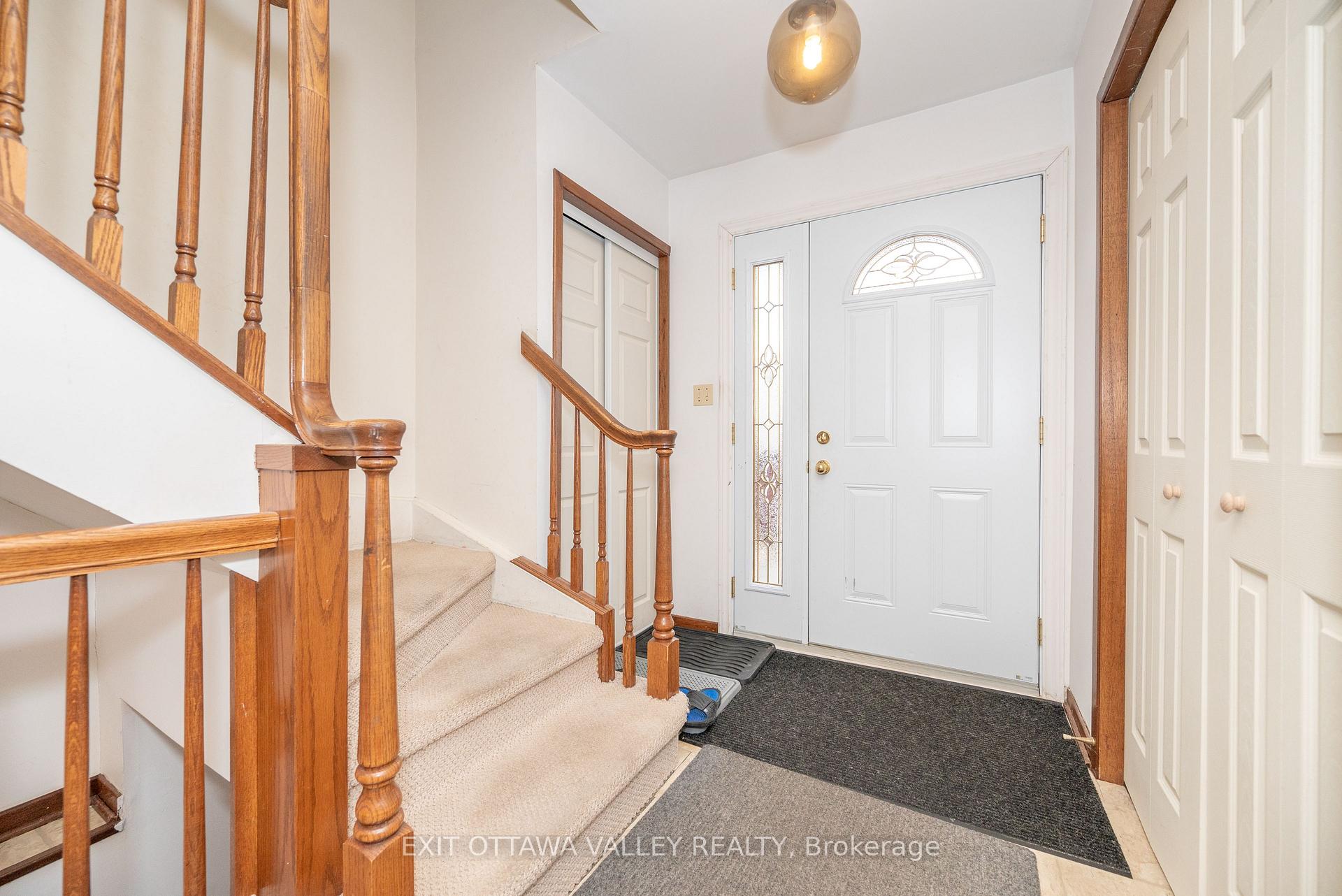 Photo 2 of 136 Frontenac Crescent, Deep River — HOMEH