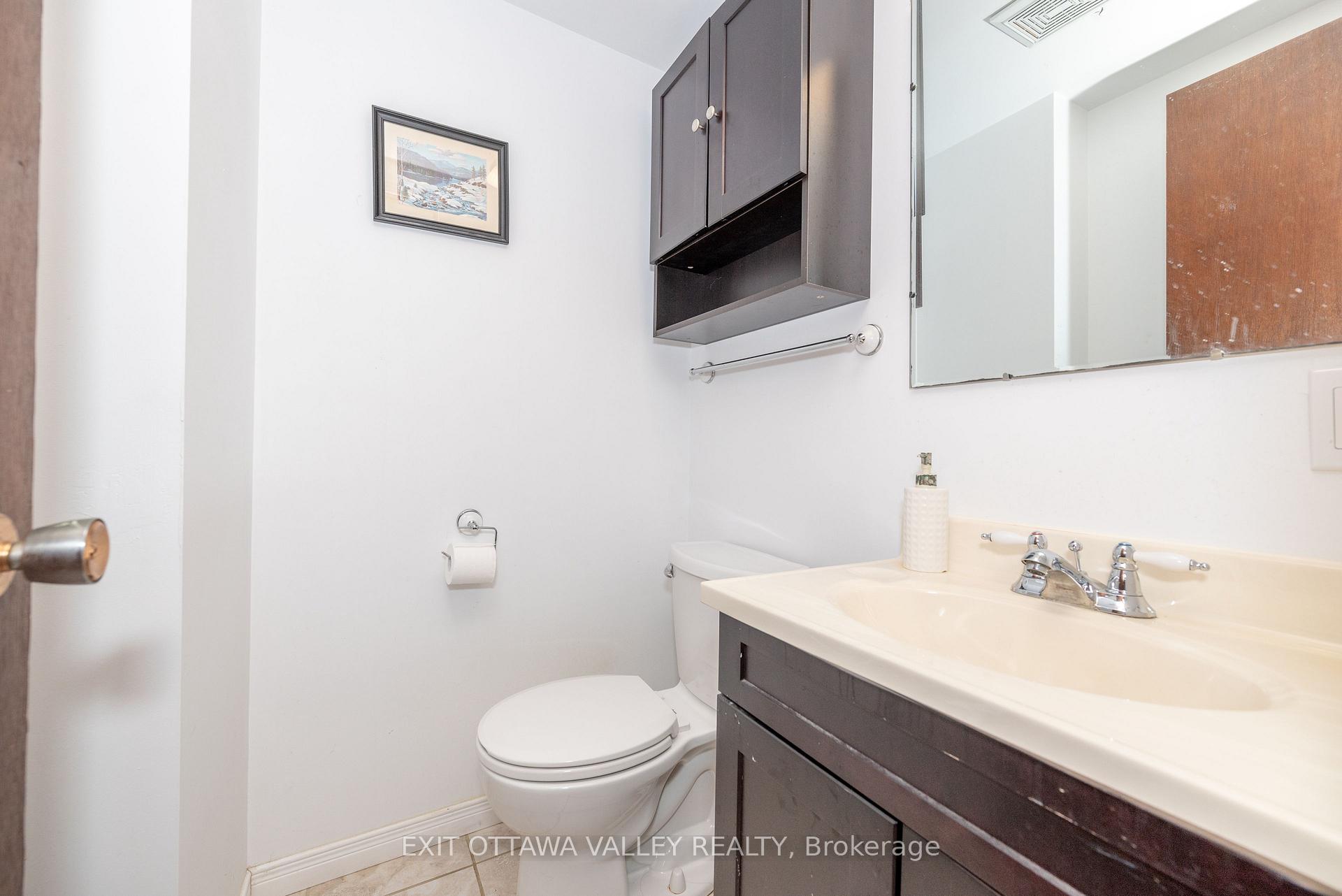 Photo 5 of 136 Frontenac Crescent, Deep River — HOMEH