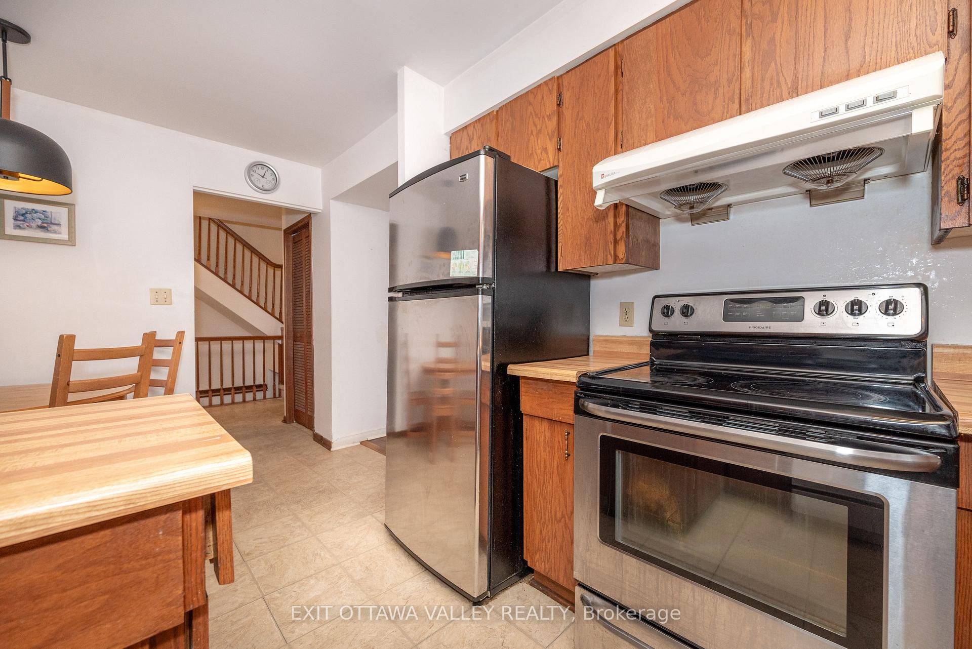 Photo 13 of 136 Frontenac Crescent, Deep River — HOMEH