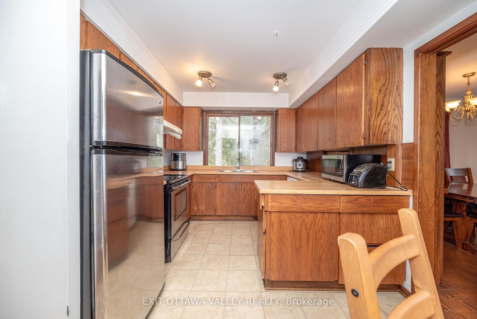 Photo 11 of 136 Frontenac Crescent, Deep River — HOMEH